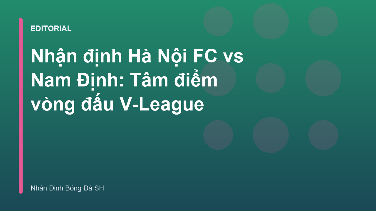 Cầu thủ Hà Nội FC và Nam Định tranh chấp bóng trên sân